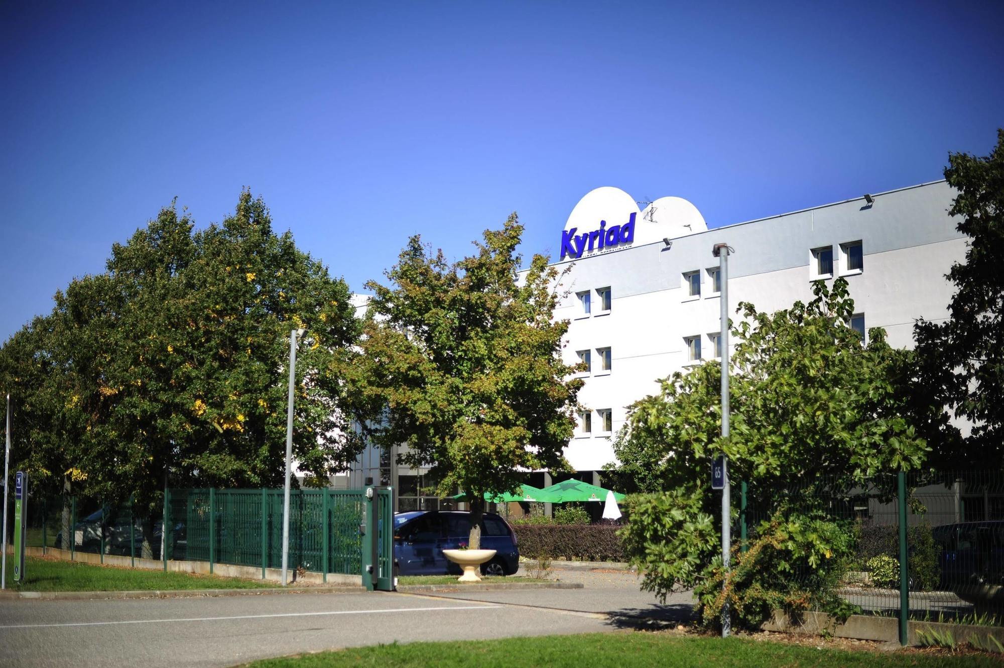 Comfort Hotel Aeroport Lyon St Exupery Colombier-Saugnieu Exterior photo